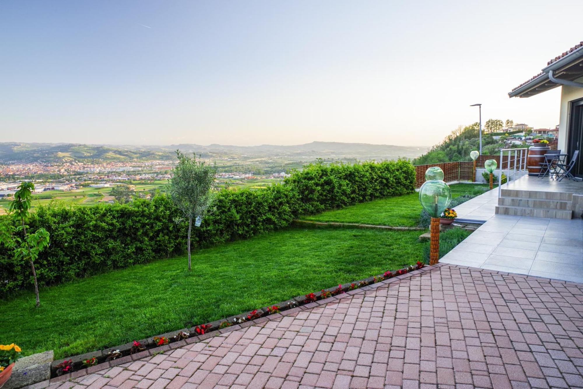 Vista Langhe - Cerratohouses Guarene Esterno foto
