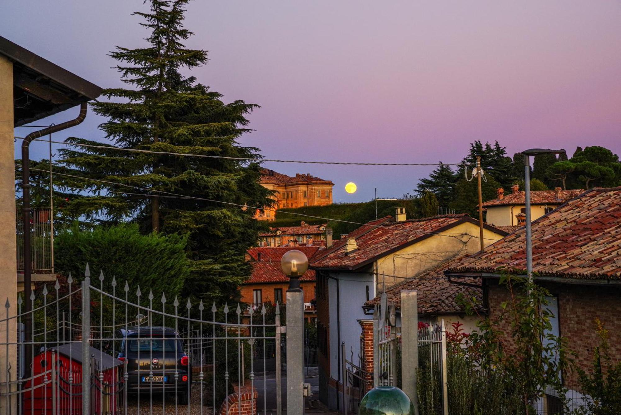 Vista Langhe - Cerratohouses Guarene Esterno foto